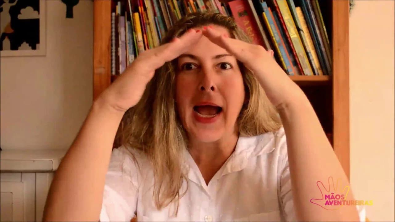 Professora cria canal no Youtube com histórias infantis em Libras